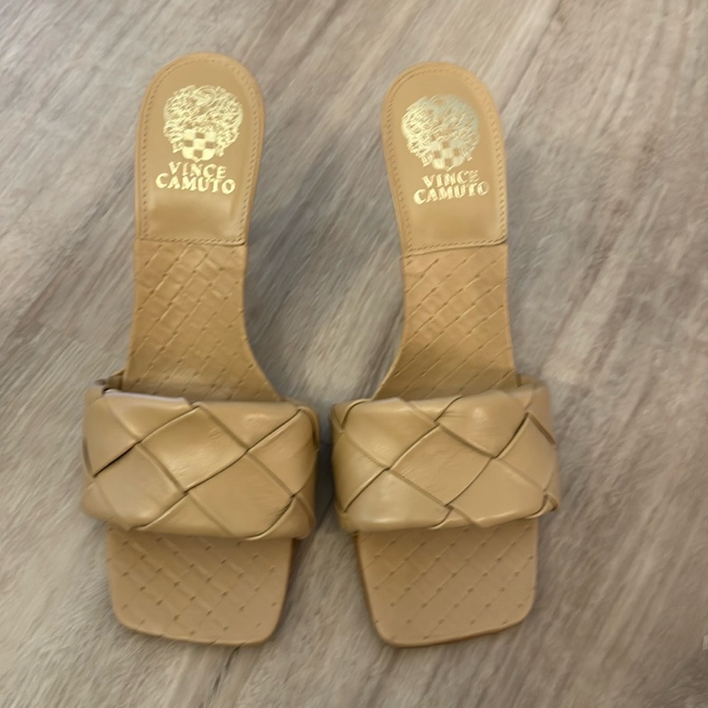 Vince Camuto Heels Size 9.5